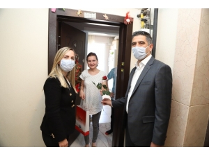 Başkan Kayalar’dan Annelere Sürpriz Ziyaret