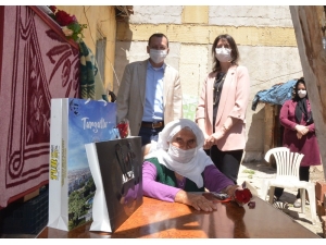 107 Yaşındaki Gülistan Nine’nin Anneler Günü Kutlandı