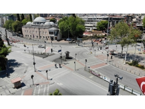 Beşiktaş Sahilde Yürüyüş Yapan Yaşlılar Havadan Görüntülendi