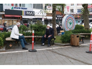 Rizeli 65 Yaş Ve Üstü Yaşlılar Sokağa Çıkmanın Sevincini Yaşadı