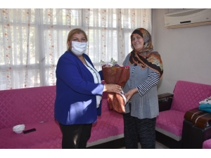 Başkan Erdem’den Anneye Sürpriz