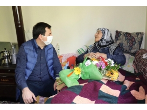 95 Yaşındaki Nürvet Nine’nin Anneler Günü Unutulmadı