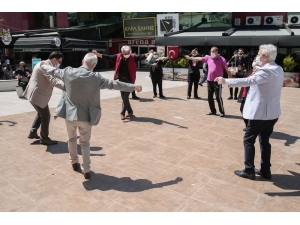65 Yaş Üstü Vatandaşlara Turgay Erdem Sürprizi