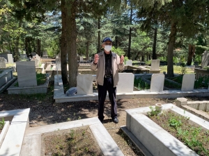 Isparta’da Yaşlılar 4 Saatlik İzinde Kabristanlık Ziyareti Yaptı