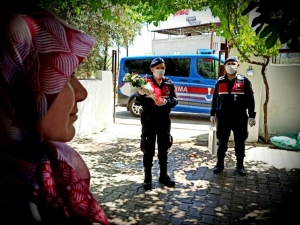 Jandarmadan Şehit Annelerine Anneler Günü Sürprizi