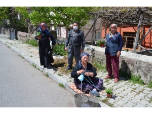 Bünyan’da Annelere Çiçekli Karşılama