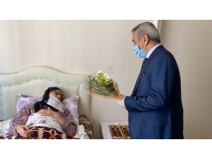 100 Yaşını Geçmiş Anneler Ziyaret Edildi