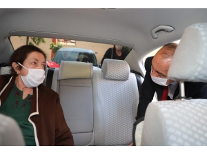 Belediye Başkanı Yaşlı Kadını Makam Aracıyla Gezdirdi