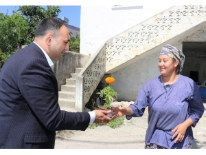 Başkan Yılmaz’dan Her Anneye Çiçek