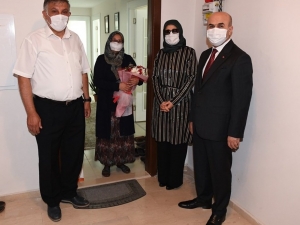 Vali Demirtaş Şehit Annelerinin Anneler Günü’nü Kutladı