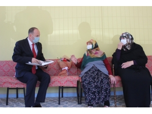 Kaymakamın Ziyareti 101 Yaşındaki Anneyi Duygulandırdı