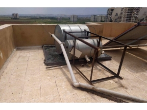 Şiddetli Rüzgar Güneş Enerjisi Panellerini Devirdi