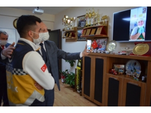 Akıllı Telefonu Olmayan Anne, 3 Ay Sonra Sağlık Çalışanı Oğlunu Böyle Görebildi