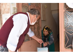 Başkan Çerçi Anneleri Evlerinde Ziyaret Etti