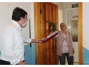 Kaymakam Şahin, Annelerin Gönlünü Aldı