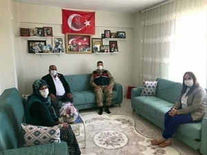 Jandarma’dan Anneler Günü Hassasiyeti