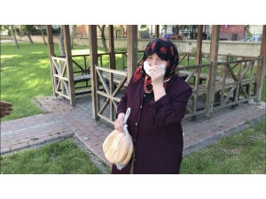 Günler Sonra Sokağa Çıkan Yaşlı Kadın Çantasını Çaldırdı