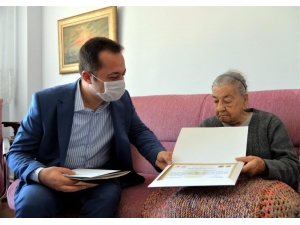Vali Şentürk’ten 100 Yaşını Geçen 4 Anneye Ziyaret