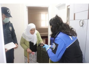 Vefa Ekibinden “Anneler Günü” Ziyareti