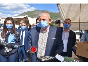 Amasya’da Başkan Sarı’dan Annelere Çiçek Jesti