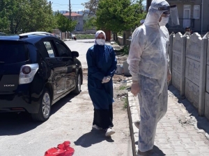 Covid-19 Tedavisi Gören Sağlık Çalışanı Annesini Kurbanlar Keserek Karşıladı