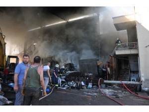 Antalya’da İş Yeri Yangını