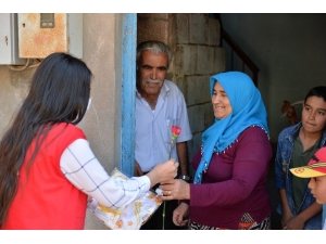 Kızılay’dan Annelere Sürpriz Hediyeler