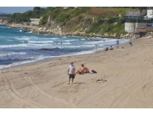 Kuşadası’nda Denize Giren Ve Mangal Yakanlara Para Cezası