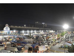 Bayrampaşa Hali’nde Polis Ekipleri Ateş Ölçtü, Maske Dağıttı