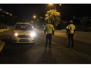 İzmir’de Kısıtlama Kurallarına Uymayan 949 Kişiye Ceza Kesildi