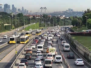 Kısıtlamanın Ardından 15 Temmuz Köprüsünde Yaşanan Trafik Yoğunluğu Havadan Görüntülendi