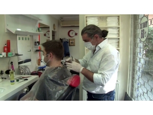 Berberler 50 Gün Sonra İlk Müşterilerini Almaya Başladı