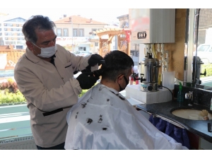 Nevşehir’de Berberler Açıldı, İlk Tıraşlar Yapıldı