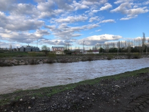 Dengesini Kaybederek Çaya Düşen Çocuk Kayboldu