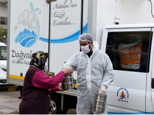 Her Gün 3 Bin 100 Kişiye İftarlık Yemek