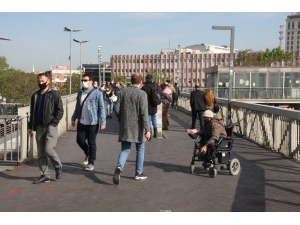 Kontrollü Sosyal Hayatın İlk Gününde Metrobüslerde Yoğunluk