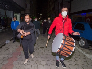 Gelenek Devam Etti, Sahurda Tulum Sesi Yükseldi