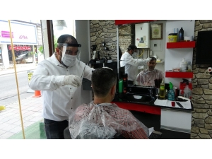 Berber Ve Kuaförlerde İlk Gün Yoğunluğu