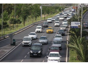 Kısıtlama Sonrası İlk İş Günü İzmir’de Trafik Yoğunluğu
