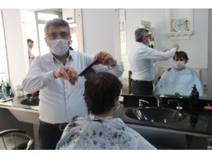 Kütahya’da Berber, Kuaför Ve Güzellik Salonları Yeniden Faaliyete Geçti