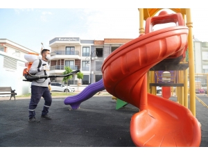 Menderes’te Parklar Çocukları Bekliyor