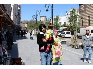 Diyarbakır’da Kısıtlama Bitti, Vatandaşlar Soluğu Dışarıda Aldı
