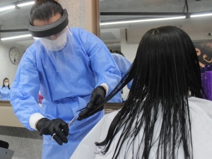 Ameliyathane Gibi Kuaför Salonu