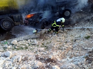 Kamyon Devrildi: 1 Ölü