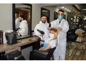 Kuaförler 2 Ay Sonra Hizmete Başladı, Hanımlar Sıraya Girdi