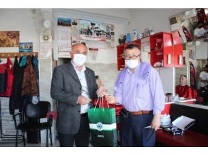 Çardak’ta Berber Ve Kuaförlere Maske Dağıtıldı