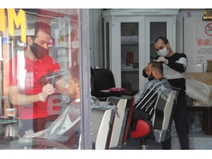 Samsun’da Berber Ve Kuaförler Mesaiye Başladı