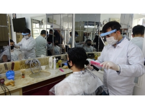 Berber Ve Kuaförlerde 51 Gün Sonra Tıraş Zamanı