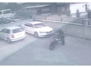 Çaldığı Motosikleti Çalıştıramayınca Geri Getirip Yerine Bıraktı
