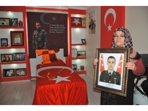 Şehit Teğmenin Anısı Türk Bayrakları İle Süslenen Odasında Yaşatılıyor